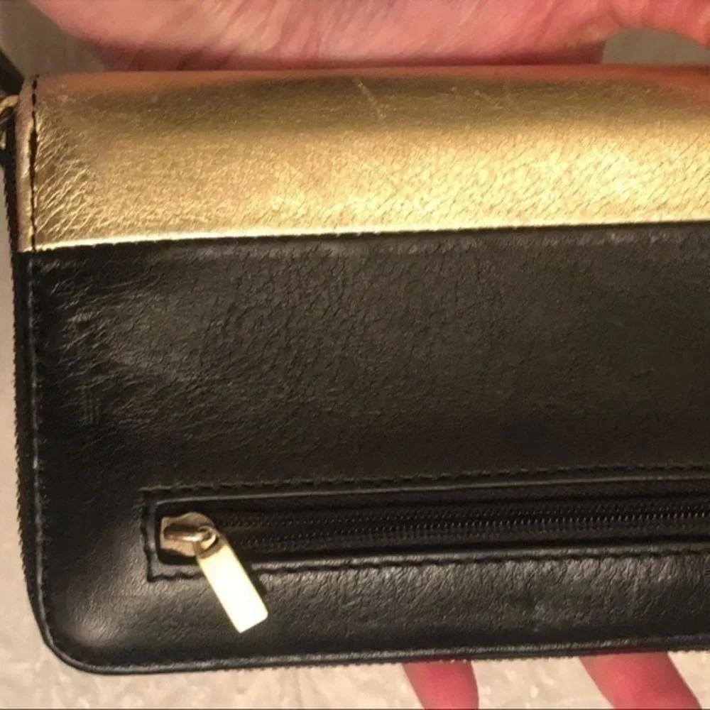 Fossil black and gold leather wristlet clutch wallet